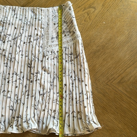 Moon River skirt lined w/ side zipper light pink Woman’s Juniors Fairy Floral - Picture 7 of 7